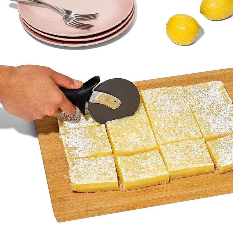 Good Grips 11301100 Pizza Wheel, Non-Slip Grip Handle, Dishwasher Safe