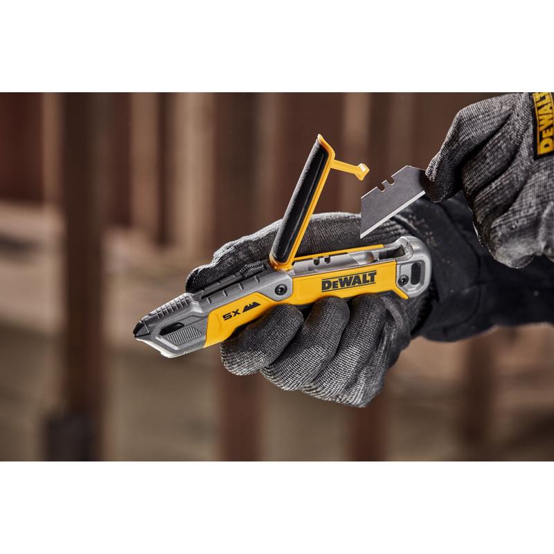DeWalt Retractable Utility Knife Black/Yellow 1 pc