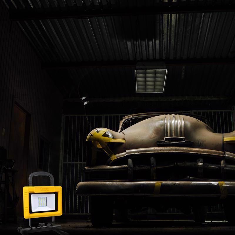 Feit Pro Series 2000 lm LED Corded Stand (H or Scissor) Work Light