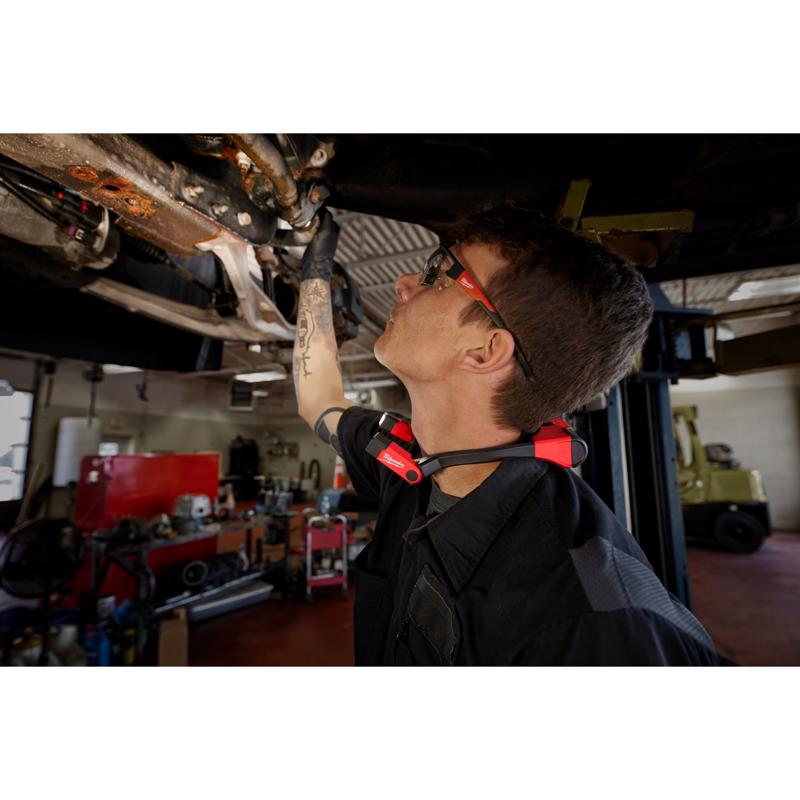Milwaukee 400 lm Black/Red LED Neck Light
