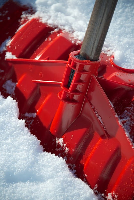 Garant NPP26KDU Snow Pusher, 26 in W Blade, Polyethylene Blade, Wood Handle, D-Shaped Handle, 46-1/4 in L Handle