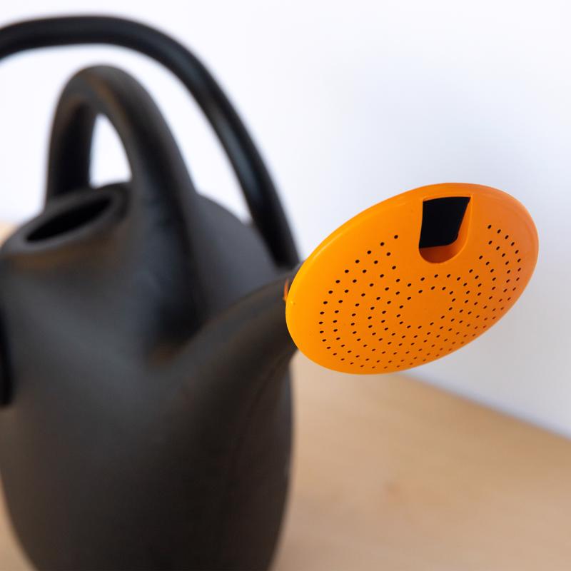 Bloem EZ Pour Black 2.6 gal Resin Watering Can