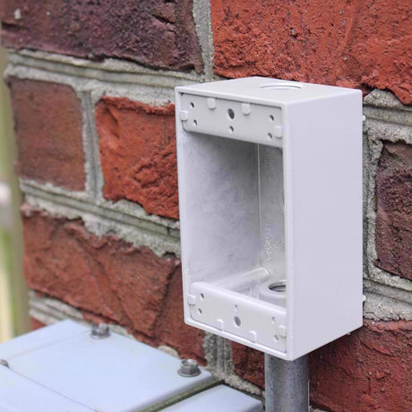 Sigma Engineered Solutions New Work 18.3 cu in Rectangle Die-Cast Metal 1 gang Weatherproof Box Whit