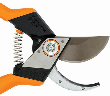 Fiskars 394951-1001 Pruner, 1 in Cutting Capacity, HCS Blade, Curved Blade, Cast Aluminum Handle, Soft Grip Handle